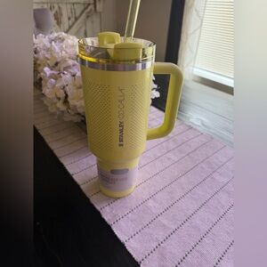 Stanley Calia Bright Yellow - 40 oz NWT SOLD OUT LIMITED EDITION